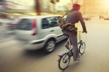 Předjíždění cyklistů. Nová pravidla na silnicích od 1. července 2021